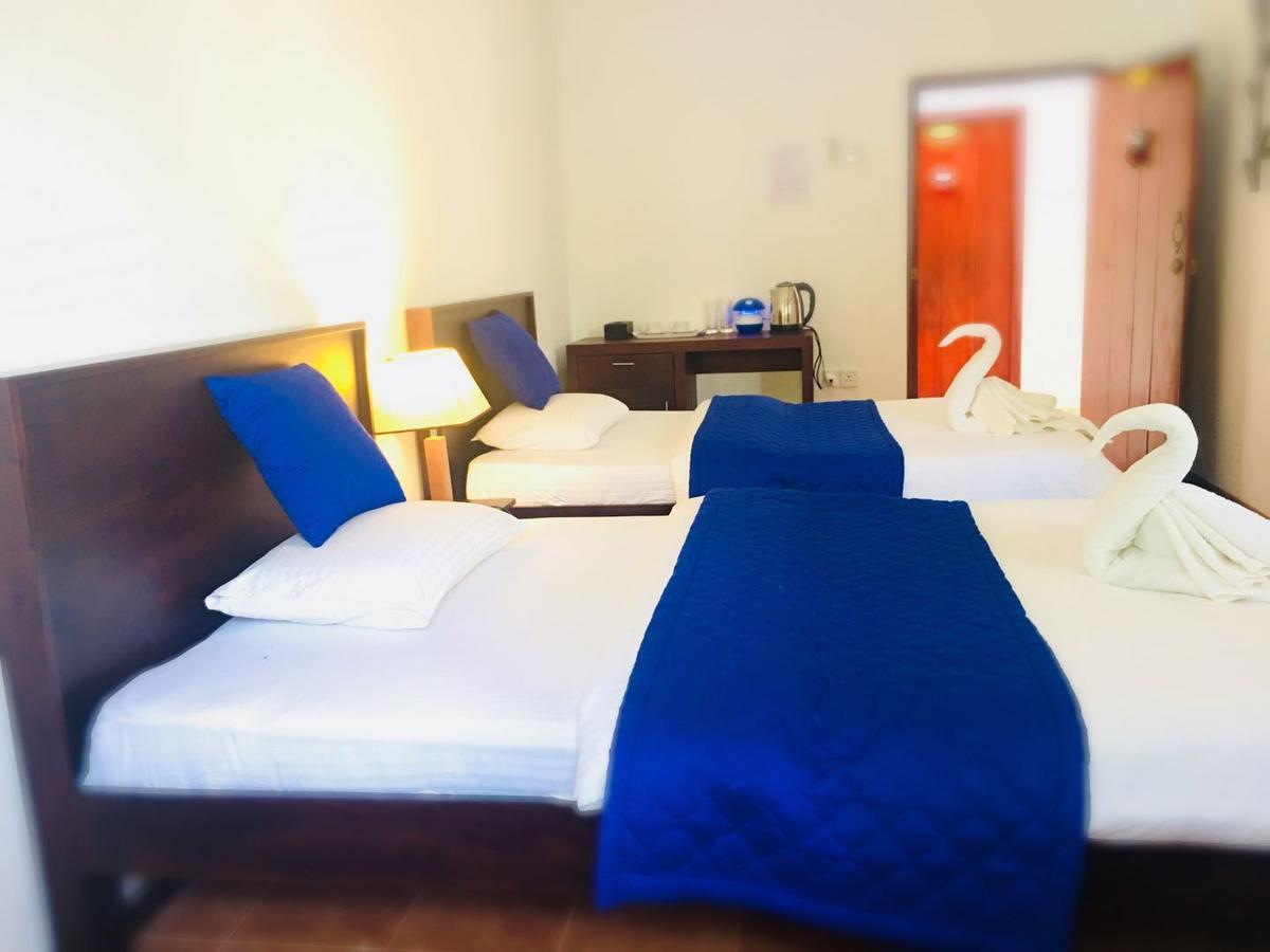 מיריסה Blue Whale Holiday Hotel חדר תמונה